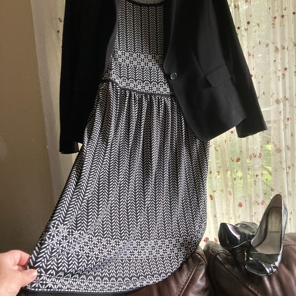 Dress black and white no tags measures 10p